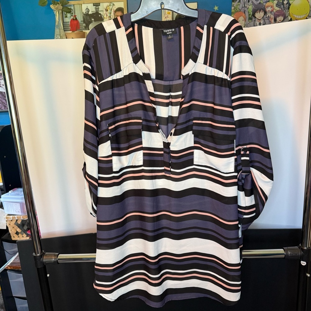Torrid Size: 4 Harper Georgette 3/4 Sleeves Blouse grey/pink/black - Picture 6 of 11